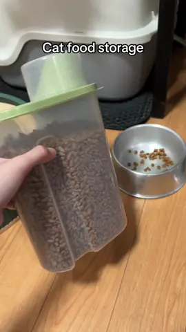 Cat food storage! Very nice! Pwede dn lagyan ng other food. #foodstorage #catfoodstorage #foodstoragecontainer #plasticcontainers 
