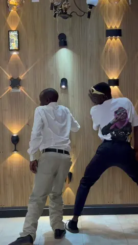 @KASESE GIANT 🔵🦅🇺🇬 #topworldelectricals #kasesetiktokers #kasesegiant #kasesegiant4 #viralvideos #funny #funnyvideos😂 #justforfun #laughter #dancevideo #ugandanstiktok #ugandantrendingvideo #daddance #lightsshopinuganda 
