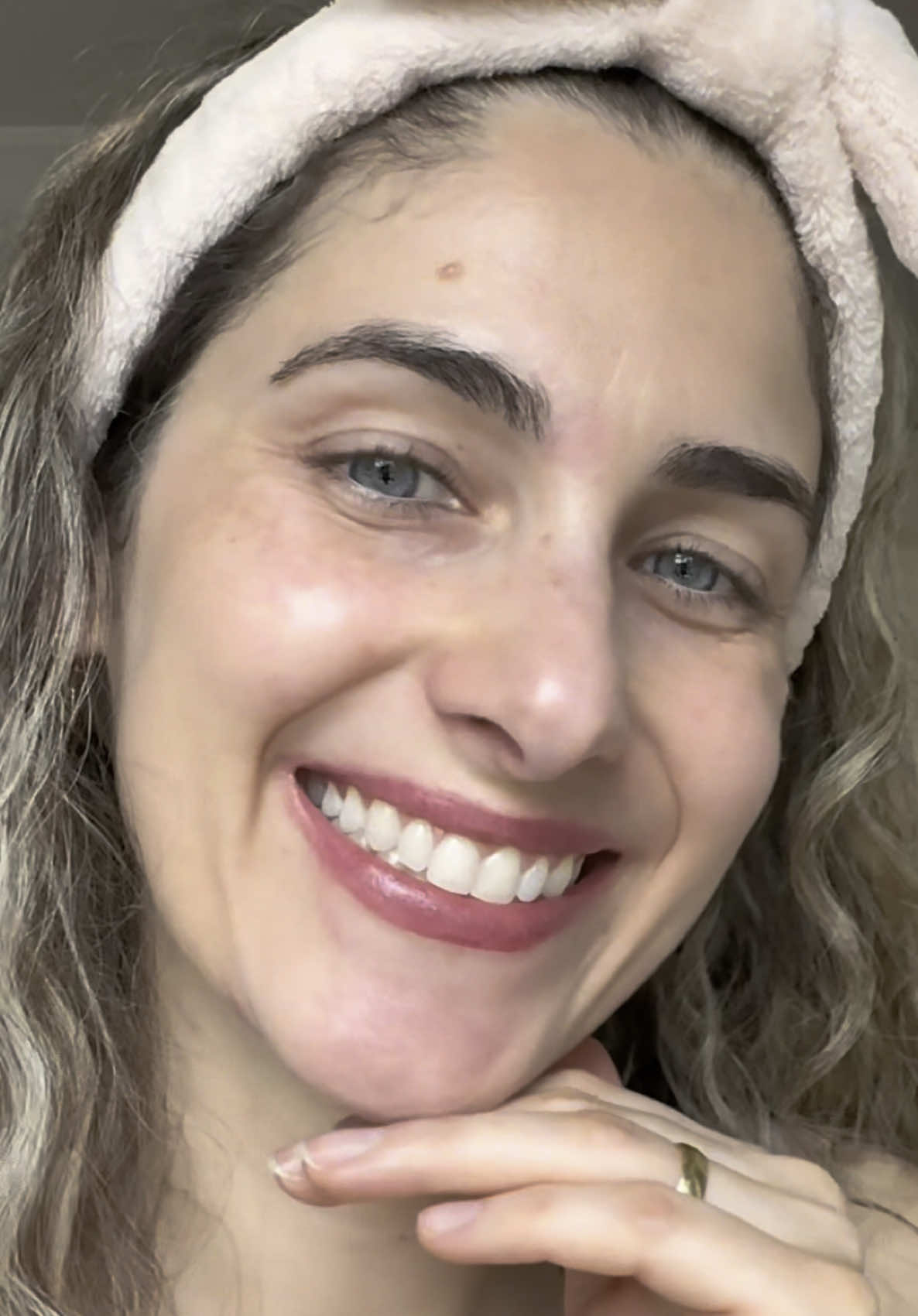 ✨ Trying out a full skincare set from ISOI 💗 The lip balms are super moisturizing and come in the prettiest shades! The eye & wrinkle patches feel incredibly soothing, and the serum leaves my skin glowing ✨ Perfect for a simple, effective self-care routine! 📌 Ready to upgrade your skincare game? Use promo code: SUMMERISOI on Amazon and get 20% OFF when you purchase 1 or more iSOi products! 🛒 Valid all throughout June, don’t miss it!  @ISOI @ISOI Global  #SummerGlowUp  #Kskincare #GlowUp #glowmakeup #ISOI #Rosyglow 