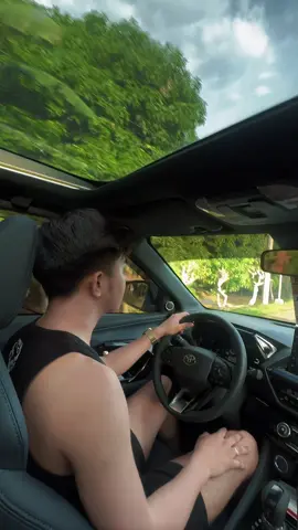 road test 🚘 #fyp #toyotayariscrosshybrid 