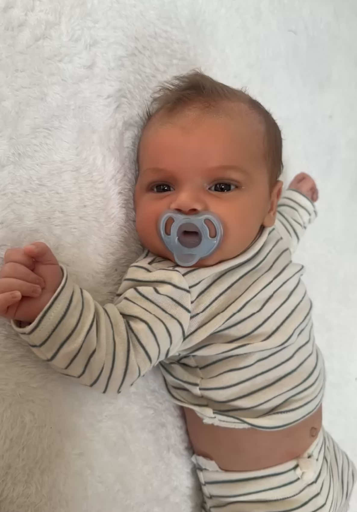 morning hiccups☁️ #babyboy #newborn #baby #mom #cute 