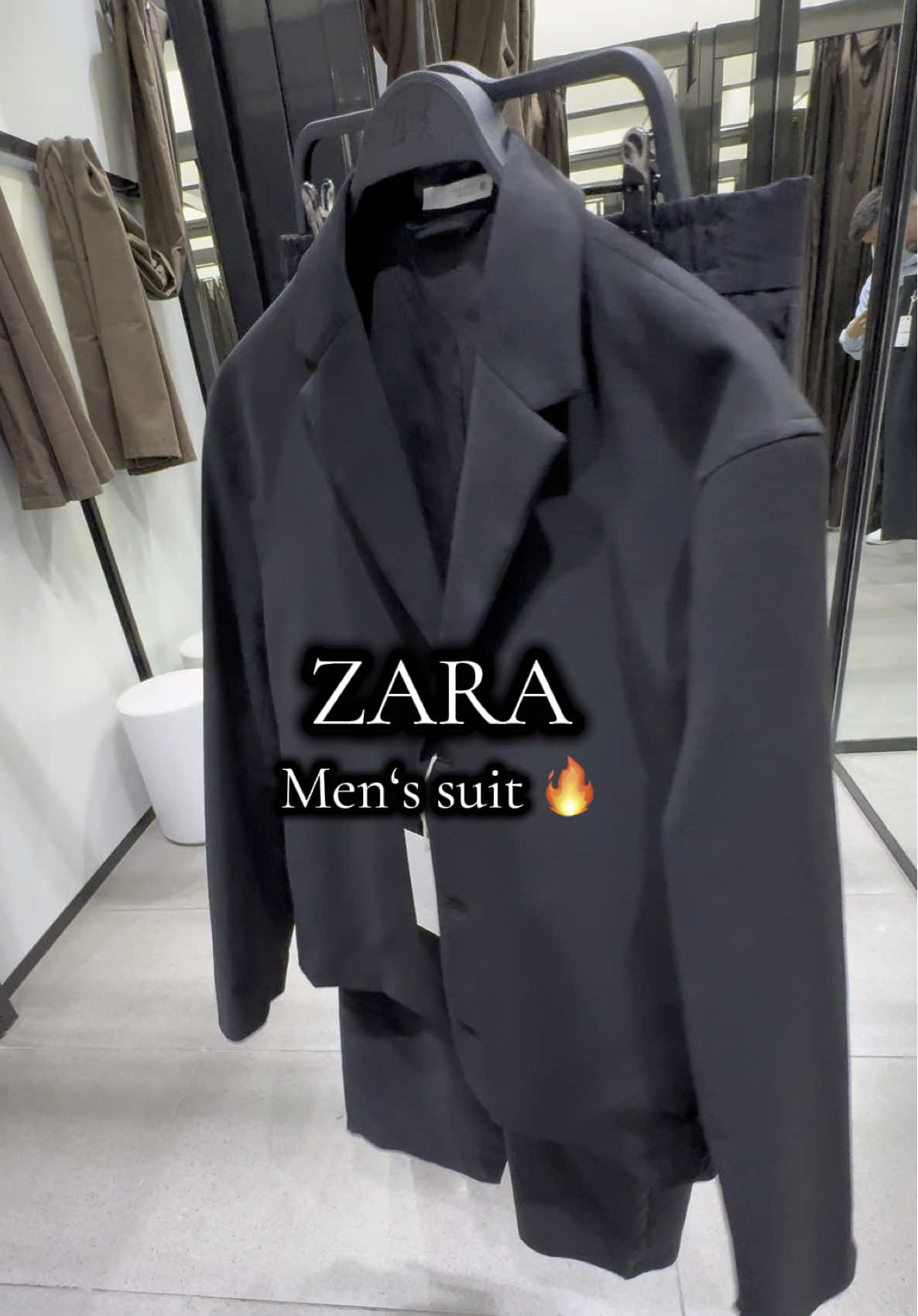 Men‘s suit by ZARA🔥 #zara #zarahaul #zaralover #zaramen #zaraoutfit #manstyle #menstyle #zaranew #zaranewcollection #zara2025 #zarainspo #zaragermany #zaraootd #zaradress #zaramusthave #outfitinspo #outfitinspiration #mendress @ZARA 