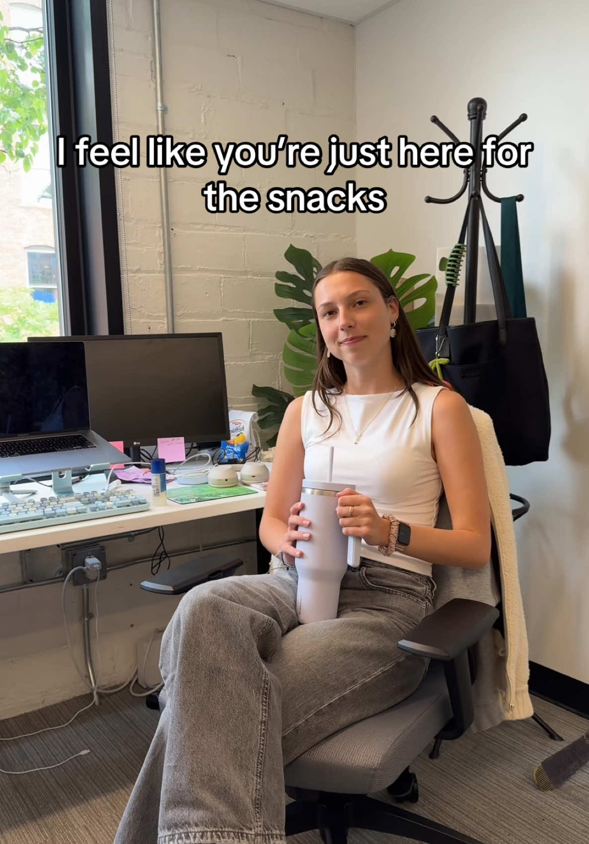 Free snacks, say less #workhumor #snack #snackbreak #intern 