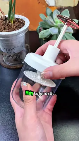 Tạo bọt mịn và đều, đây chính là bọt khí cần có. Nhấn vào và bọt khí sẽ tự động bật lại, tạo bọt nhanh, mịn và đều, tiết kiệm công sức. Tốt hơn nhiều so với việc tạo bọt bằng tay. Với bọt khí như vậy, bạn không cần phải dùng mặt để tạo bọt!! #thietthuc #coctaobotdaugoi #tienich #creatorsearchinsight #jizonguyen 