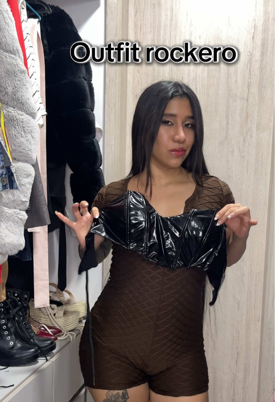 En donde lo usarías ? #ozzyosbourne #ozzy #outfitcheck #outfitinspo #rock #pelilarga #pelolargo #outfitinspiration #rockeras #videosvirales #viralvideotiktok 