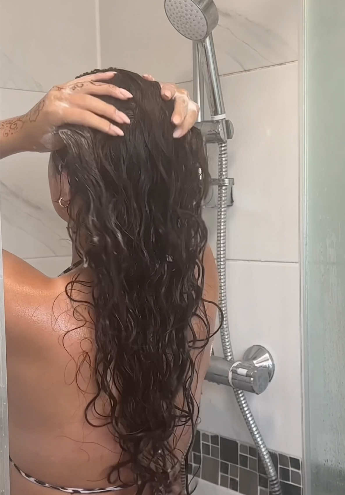 Want longer hair? Our Scalp Stimulating Oil is designed for you.  @Sof 🫧 #scalpoil #hairoil #curlyhair #natural 
