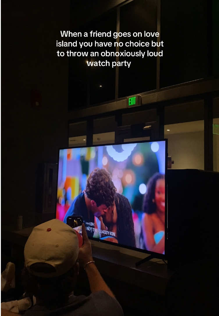 Wooohoooo love island watch party!!!!! #loveislandusa #LoveIsland #fyp #viral @Nicolas Vansteenberghe 🕺🏼🕺🏼🕺🏼🕺🏼