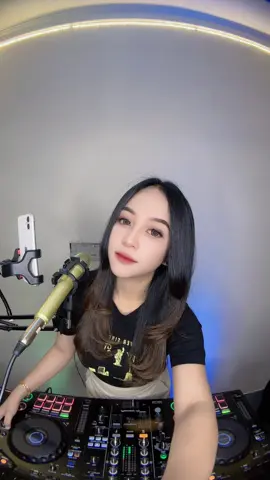 Spesial request @𝐌𝐫.𝐱 