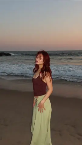 Mission to get THE sunset beach photo 🫡 #sunset #digicam #canong7x #beachphotoshoot #girlhood 