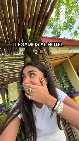 la verdad si nos dio miedo el camino hacia nuestro cuarto…. no hay ninguna barda, cerca, vallas ni nadaaaaaaa !!!!  #africa #safari 