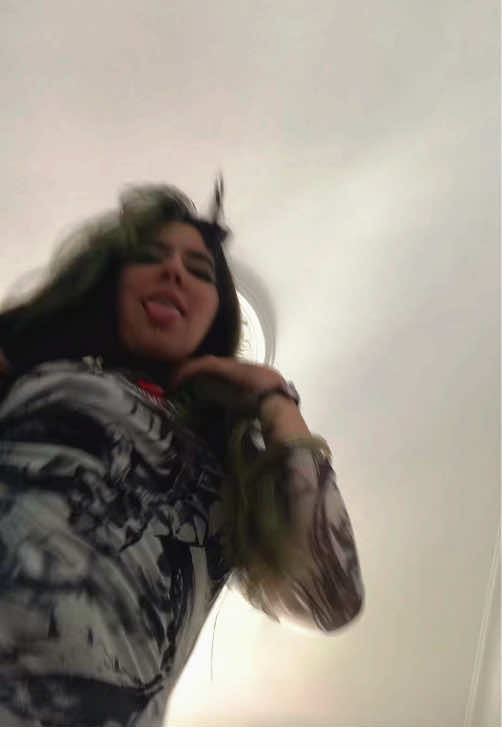 Metri sólo hay una la ven y le atacan ❤️‍🔥 #metrika #madrefundadora #fyp 