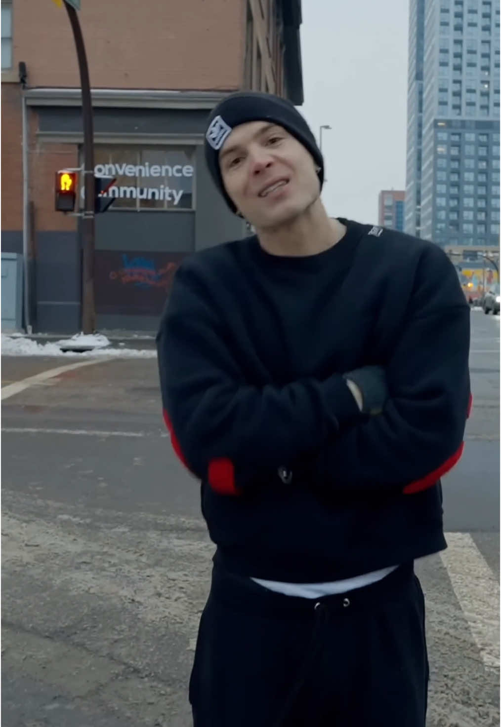 That moment when the city syncs with the beat… Doing it on purpose would have taken HOURS😂 #renmakesmusic #songwriting #songwriter #storytelling #storyteller #rap #rapper #unexpected #fyp #fy 