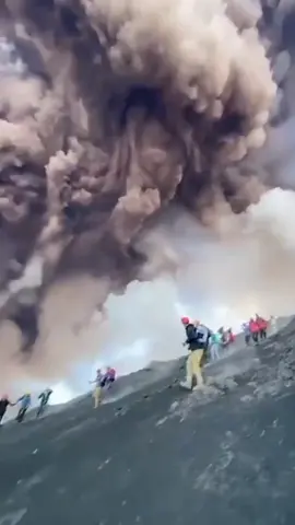 #moment #volcanoeruption 🌋#italy 🇮🇹 
