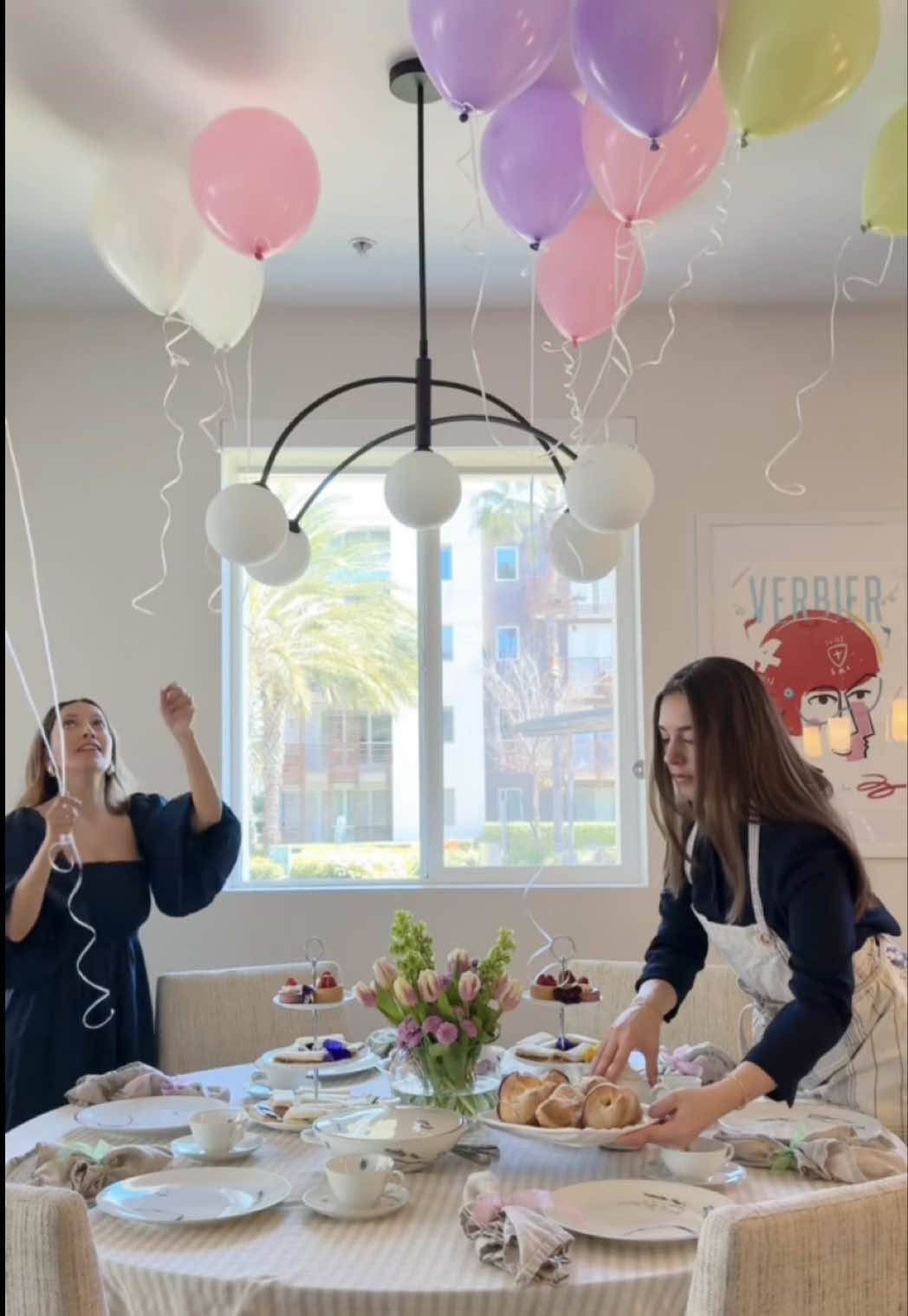 Add balloons to your brunch set up for a pop of fun 💛💝💜 #makeitwithmichaels #michaelsstores #DIY #balloons #brunch #balloondecor #balloon #brunchinspo #michaels 