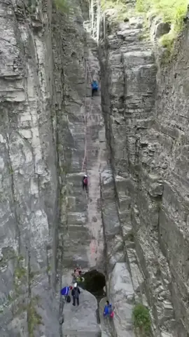#creative #tiktoknews #creatorsearchinsights #tik_tok #foryoupage #mountains #disaster #collapse 