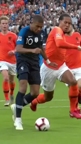 Aucun joueur ne fait peur à virgil van Djik#footballedit #foot #videoviral #footballtiktok @OnzeFootball 