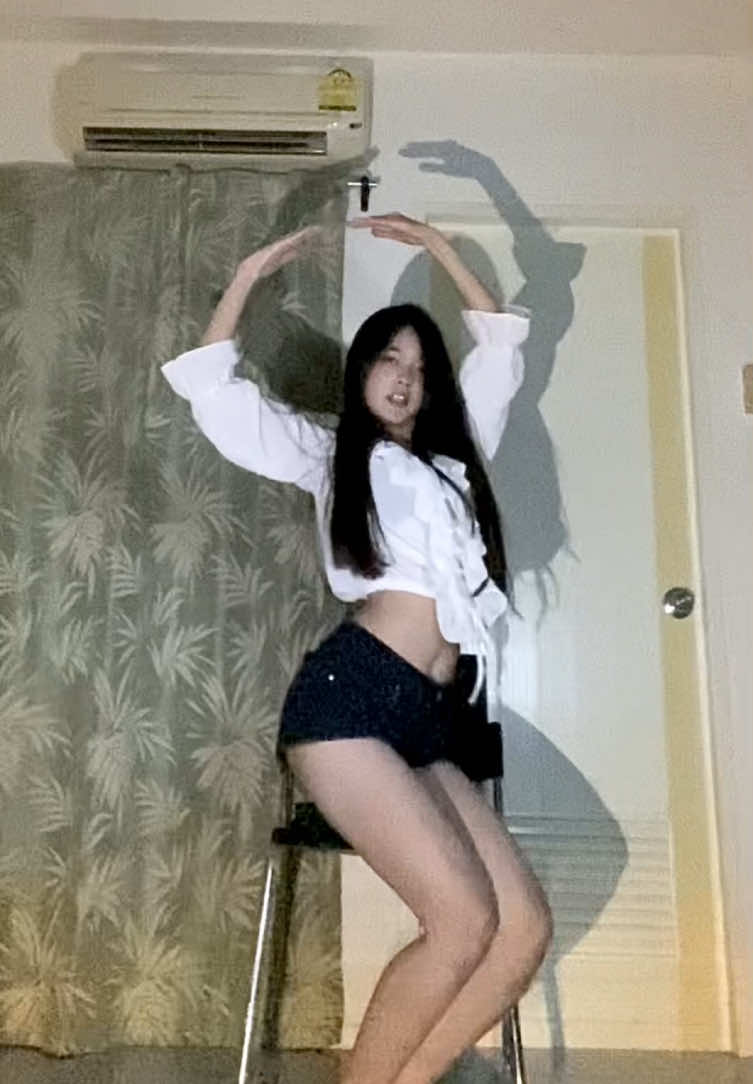 โซฟาใกล้ฉัน🥺 • 20y 32-24-33 height 168 cm  weight 48 kg #fullmoon #sunmi #kpopcoverdance #coverdance #fyp #2004 #dance 