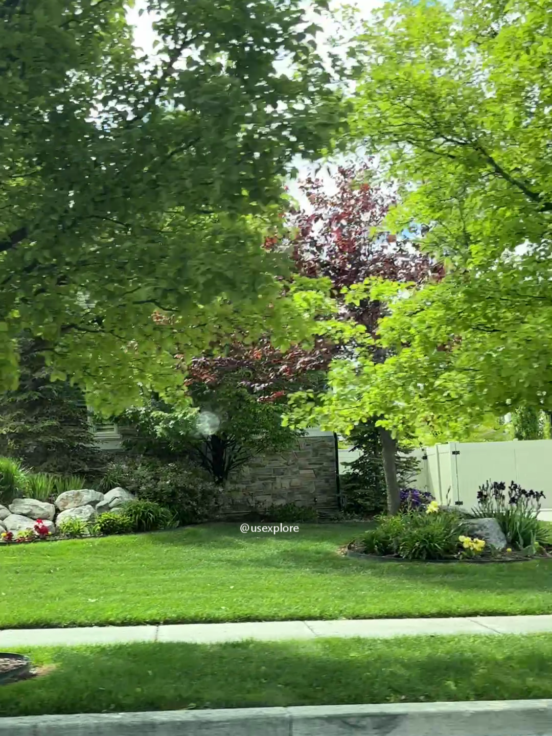 America this is a beautiful place to be ##usvibes #beautifulplacetobe😍 ##americanlife ##vibes #houseview #dreamlife #dreamshouse #americandream #americanhouse #nieghborhood #americannieghborhood #newlyhouse #foryou