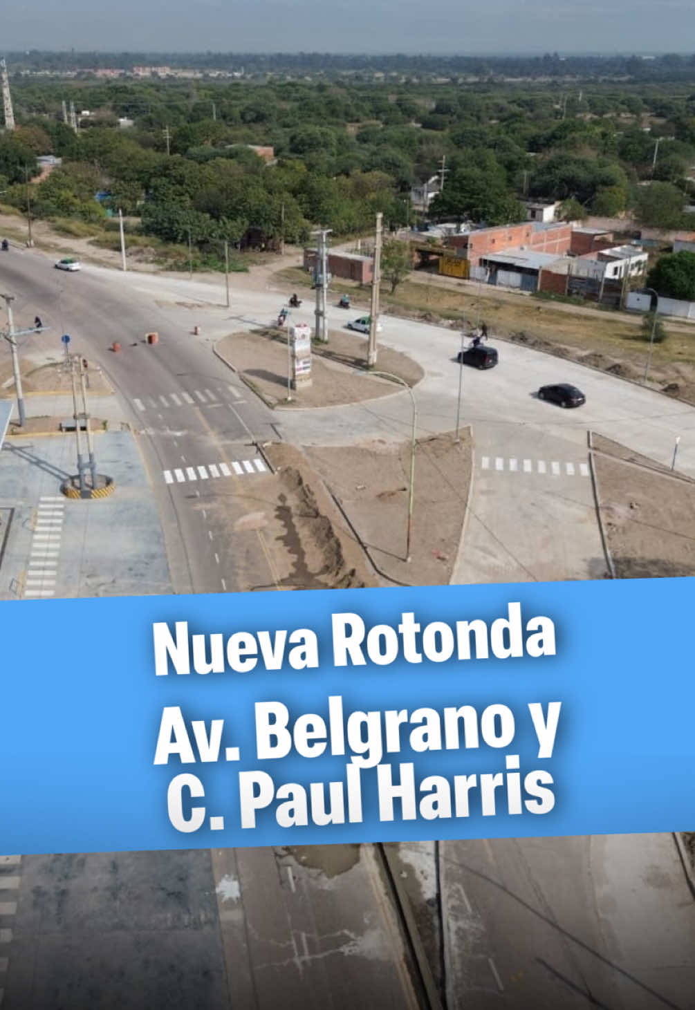 Estamos en la etapa final de la construcción de un nuevo derivador vehicular en uno de los accesos más importantes de La Banda Esta intervención incluye: ✅ Isletas ✅ Señalización ✅ Iluminación ✅ Sendas peatonales Con esta obra: ➡️ Ordenamos el tránsito ➡️ Reducimos accidentes ➡️ Agilizamos el ingreso a la ciudad ➡️ Acompañamos el crecimiento comercial del sector Una solución concreta para una zona que históricamente presentaba problemas viales, pensada para que los vecinos circulen con mayor comodidad y seguridad #LaBandaConNedianiCrece ⬆️