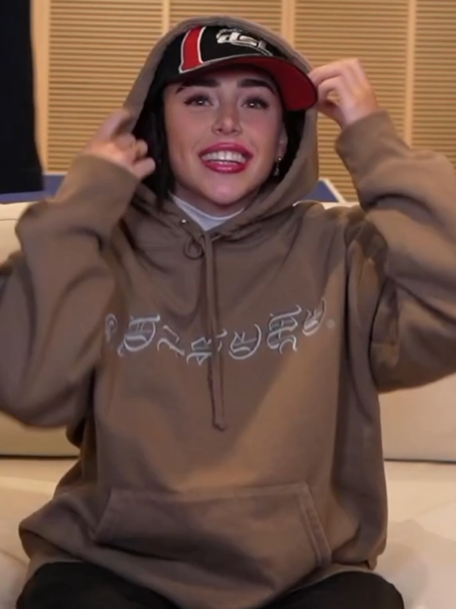 Nicki anoche en el stream de #mernosketti 🤎✨ . . . . . . . . . . #nickinicole #naiki #tiktokviral #paratii #foryoupage #fyp #trendingvideo 