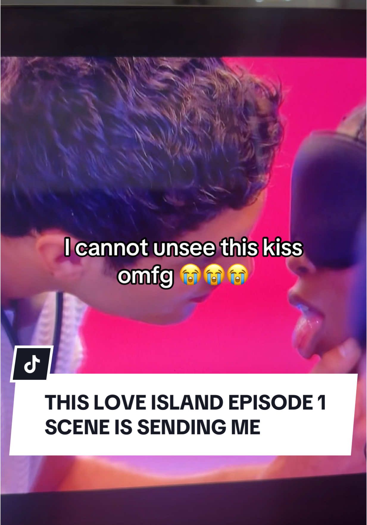 everyone is talking about the tongue I’m 😭☠️ 👅👅👅👅 #LoveIsland #olandria #kiss 
