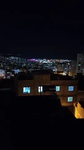 Bazen yürekteki yarayı sarmak istemez insan. Çünkü sızlayan yara, sevdiğinin son hatırasıdır..!