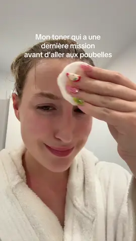 Regardez juste pas mon orteil à la fin svp 