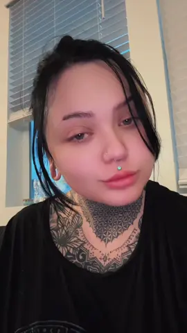 🤐💋🖤 #mua #transition #transformation #makeup #makeuptransformation #beauty #alt #goth #tattoos #piercings 