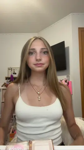 Just gonna leave this here… ok bye… #fyp #cringe #yellowhearts #girl #slowmo 