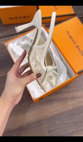 Giày Cao Gót Vải Lưới Thêu Hoa, hàng cao cấp full box #CapCut #tiktok #tiktokshop #xuhuong #xuhuongtiktok #sieusale #salethang6 #salengaydoi #sale66 #giaycaogot #giaycaogotnu #giaycaogotdep #giayvai #giaycaocap #giaycodau #giaycongchua #giaytieuthu #giaydulich 