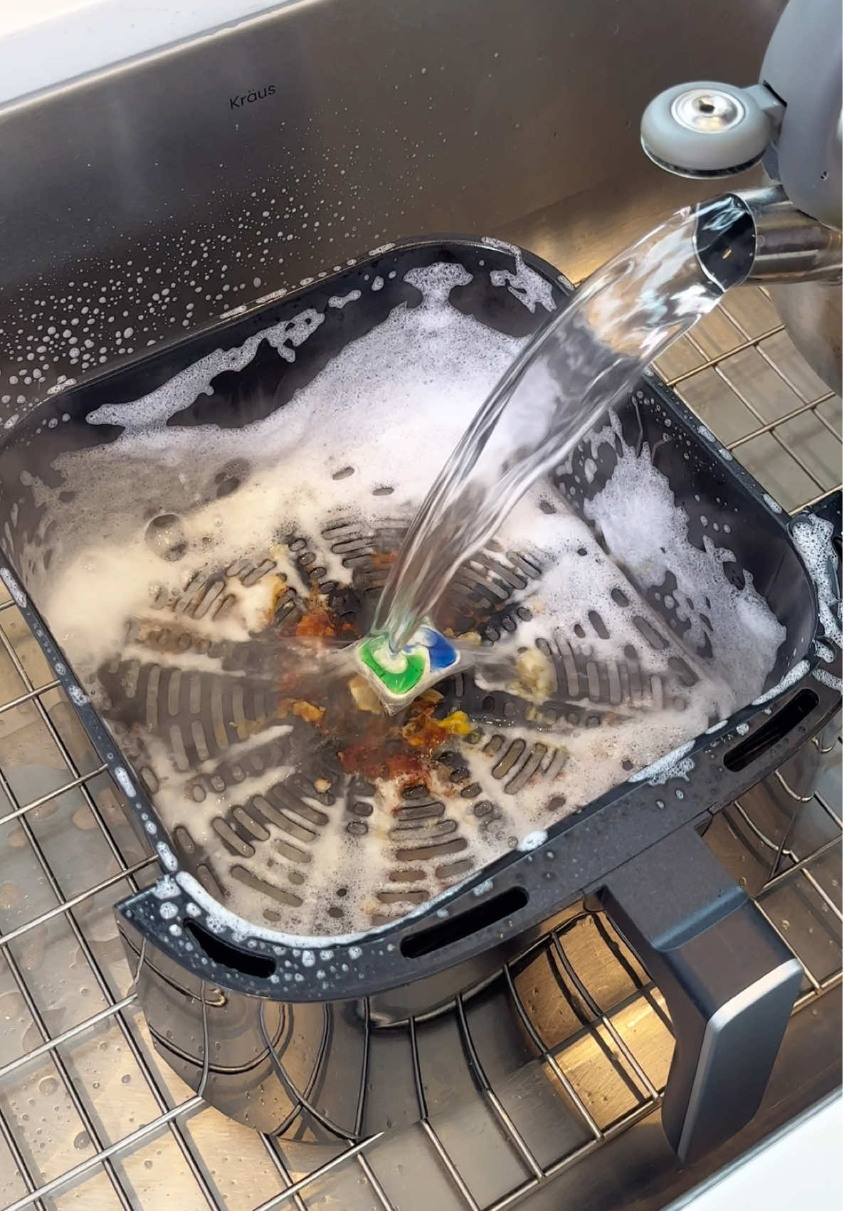 viral air fryer cleaning hack ✨🫧🧽🤍 this is how to clean your air fryer super quick and easy! #clean #cleaninghacks #cleaning #cleaningtips #cleaninghack #hacksandtips #tipsandtricks #deepclean #CleanTok #hacks #fyp #foryoupage #cleaningmotivation #cleanwithme #satisfyingreels #asmrsounds #Home #asmr #satisfyingvideos #satisfyingsounds #cleaningasmr #cleanhome #asmrcleaning #asmrvideo