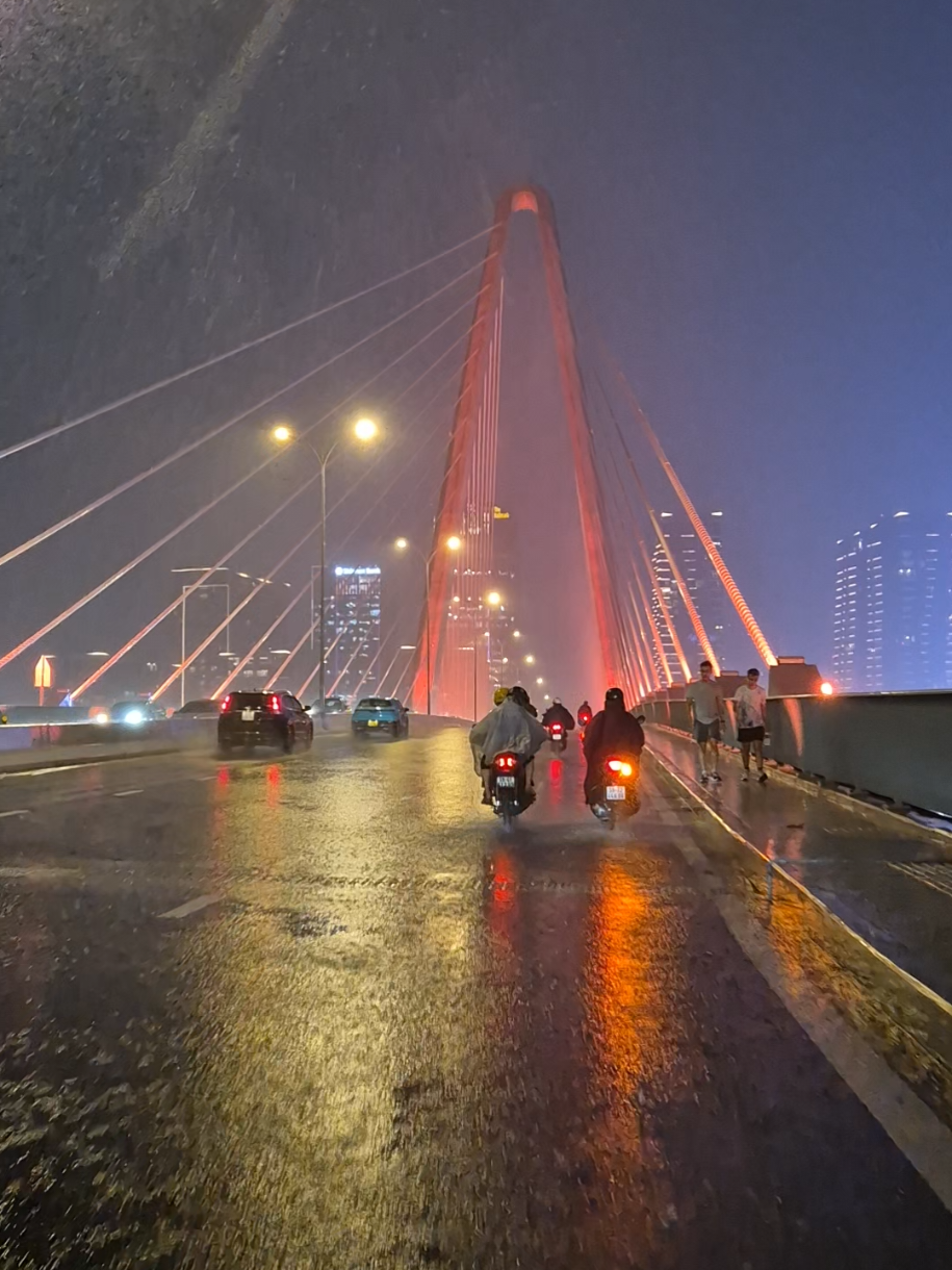 Những gì anh từng có giờ theo gió trở thành tàn tro. #khapsaigon 