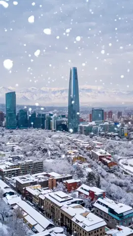 Está nevando en Santiago de Chile! #santiago #santiagodechile #chile #dron #invierno #nieve #viral