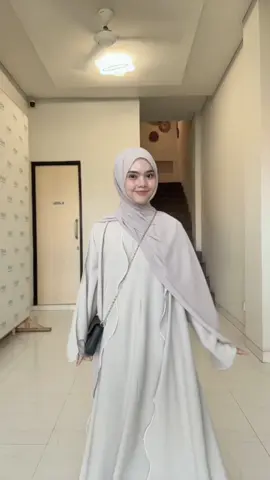 kita usahakan baju longgar dan hijab menutup dada itu ya🥺