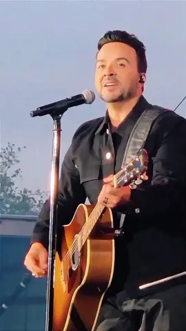 Para yo encontrarte a tí 🤍 #luisfonsi #andalucia #paradedicar #furyou #musicatendencia #fypシ゚ #baladasromanticas #live 