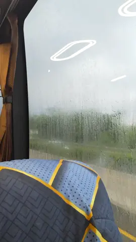 Bayangno numpak BUS UDAN.. AC adem+handsetan sikile slonjor.. lagune mbk yeni inka.. jannnn syahduuuu #yeniinka  #cidro3  #wonogirihits  #wonogiri24jam  #wonogiri24jam⚡  #agramas  #agramaswonogiri #agramasmania 