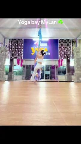 Những chuyển động uyển chuyển, khiến trái tim ấm áp...st #xuhuong #yogaMyLan #yogabayMyLan #yogatrilieuMyLan 