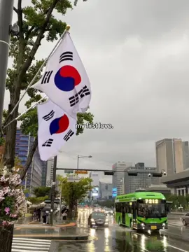 my first love. #emyeuhanquoc🇰🇷 #uocmoduhochanquoc #hanquocchotoinhe🇻🇳✈️🇰🇷 #hanquoc한국 #yonseiuniversity #soongsiluniversity #uocmocuato #cogangvituonglai #tolachipp🐣 #viralvideo #xhuonggggggggggggggggggggggggggggg 