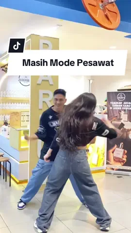 Mode Pesawat with @Javier Perfume our best Parfume😍🔥 @polycard @Chia13  #fyp #modepesawat #dance #manadopunya #manadobagoyang #car_len13 