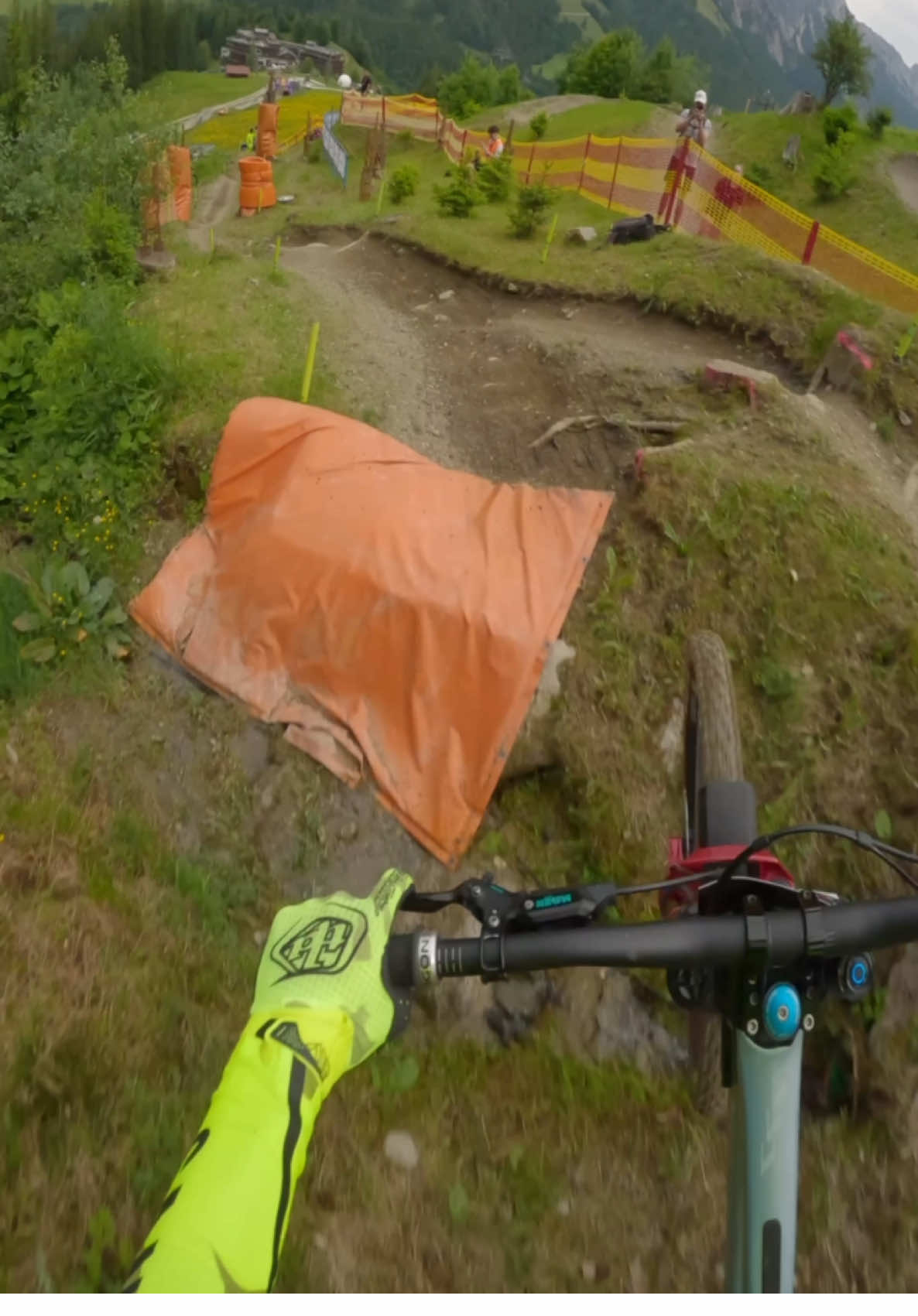 Who’s riding the bike park this weekend? 👀 #MyCanyon #CLLCTV #CanyonCFR #SenderCFR 