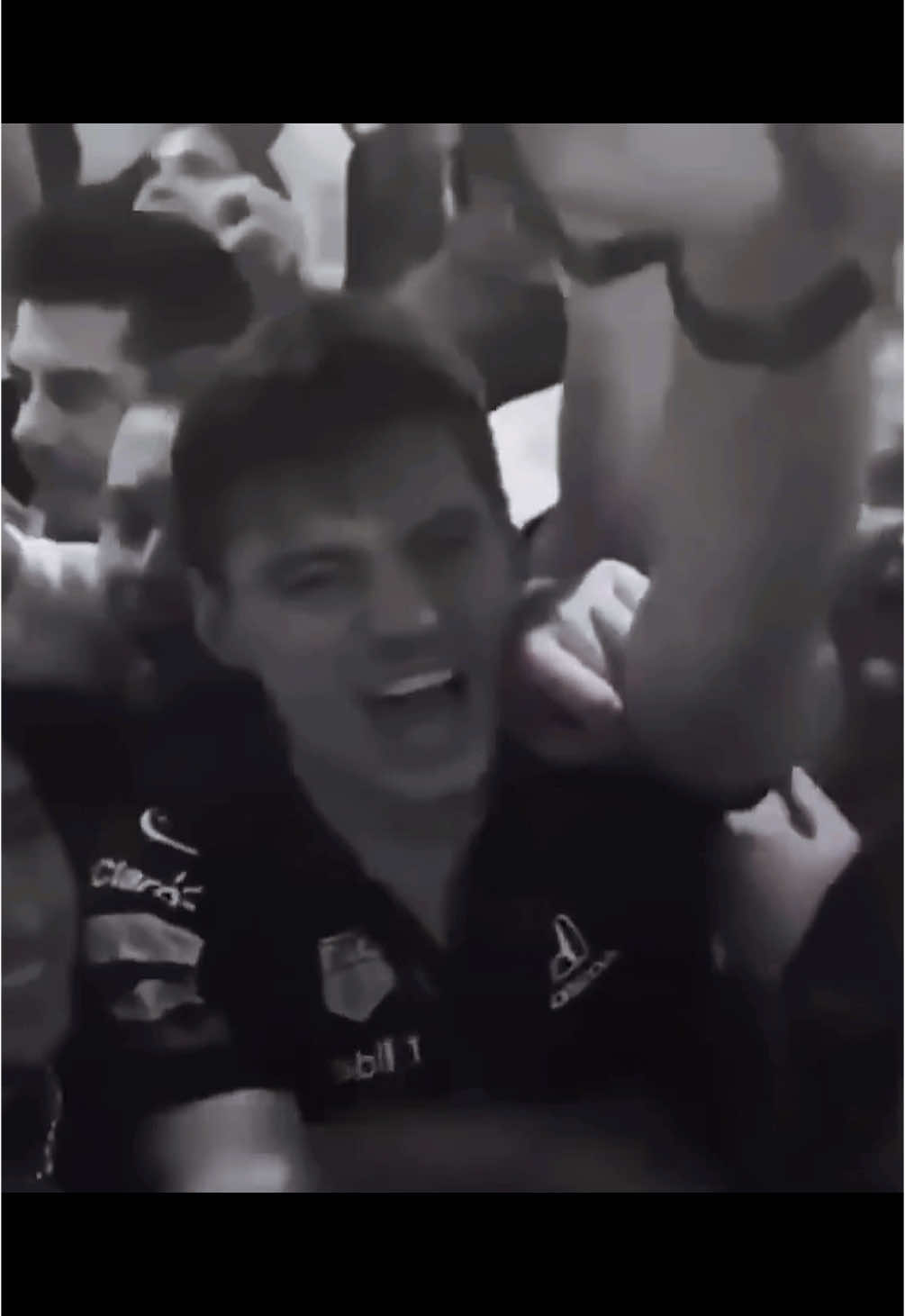 Max Verstappen Drunk Édition. L’édition spécial pour Verstappen qui est totalement bourré ! Dites moi en commentaire sur quel pilote vous voulez une vidéo dans le même genre. Sachant que Verstappen est un pilote qui aime très bien faire la fête !!! 🥳  @Verstappen.com  #verstappen #drunk #party #funnyf1 