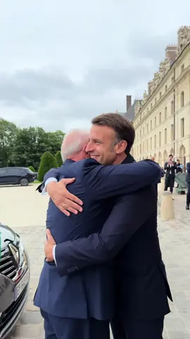 Reencontrando meu amigo Macron. Merci beaucoup. 🇧🇷🤝🇫🇷 🎥 @Ricardo Stuckert 