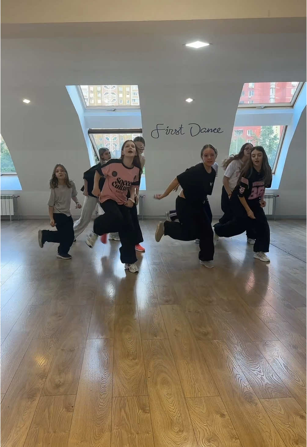Команда #FDScrew в дії 💥 #hiphop #dance #trend #dancetrend #trendingvideo #діти #танці #школатанцю #хіпхоп #школатанців #танцітікток #firstdanceschool 