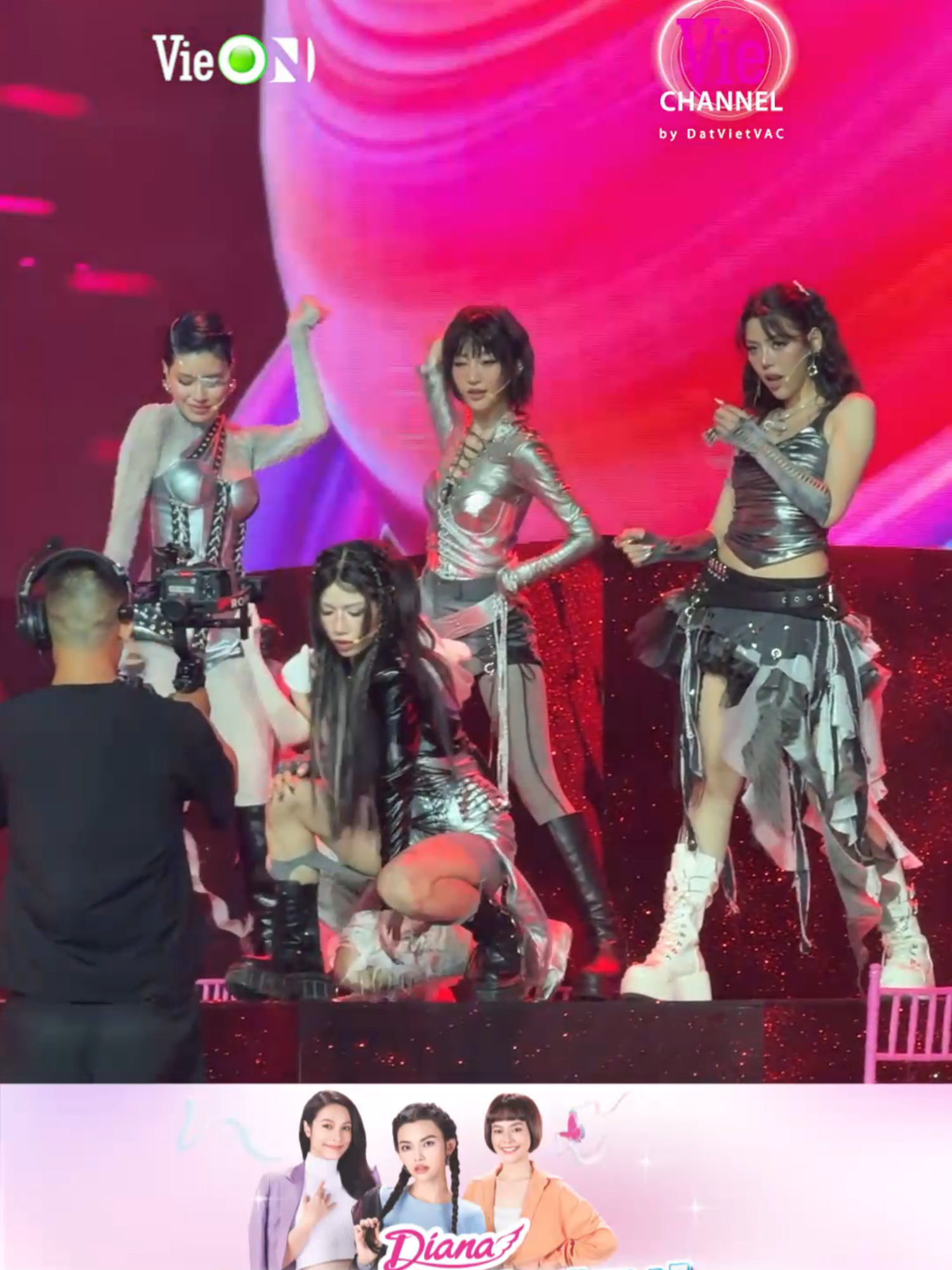 Không thể rời mắt khỏi stage quá ngầu này =)))) #EmXinhSayHi #EmXinh #EXSH #VieChannel #VieON #DatVietVAC #TikTokGiaiTri