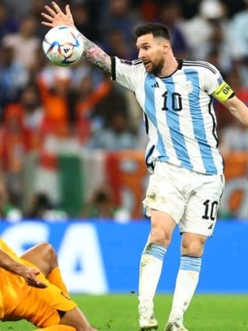 Cãi sao được.     #cr7fans #cristianoronaldo #potugal🇵🇹 #uefanationsleague #messi #fifa 