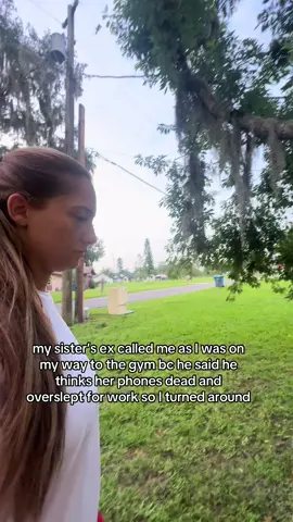 she shot up so fast when I knocked on the window lmaoooo @xsiennax_x #sisters #lol 