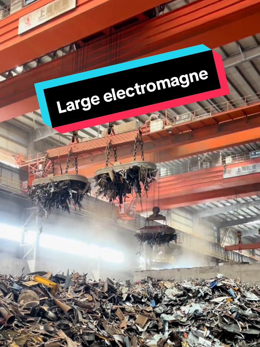 Large electromagnet customized by iron and steel plant, oval electromagnet, can absorb 5 tons of scrap steel at a time,