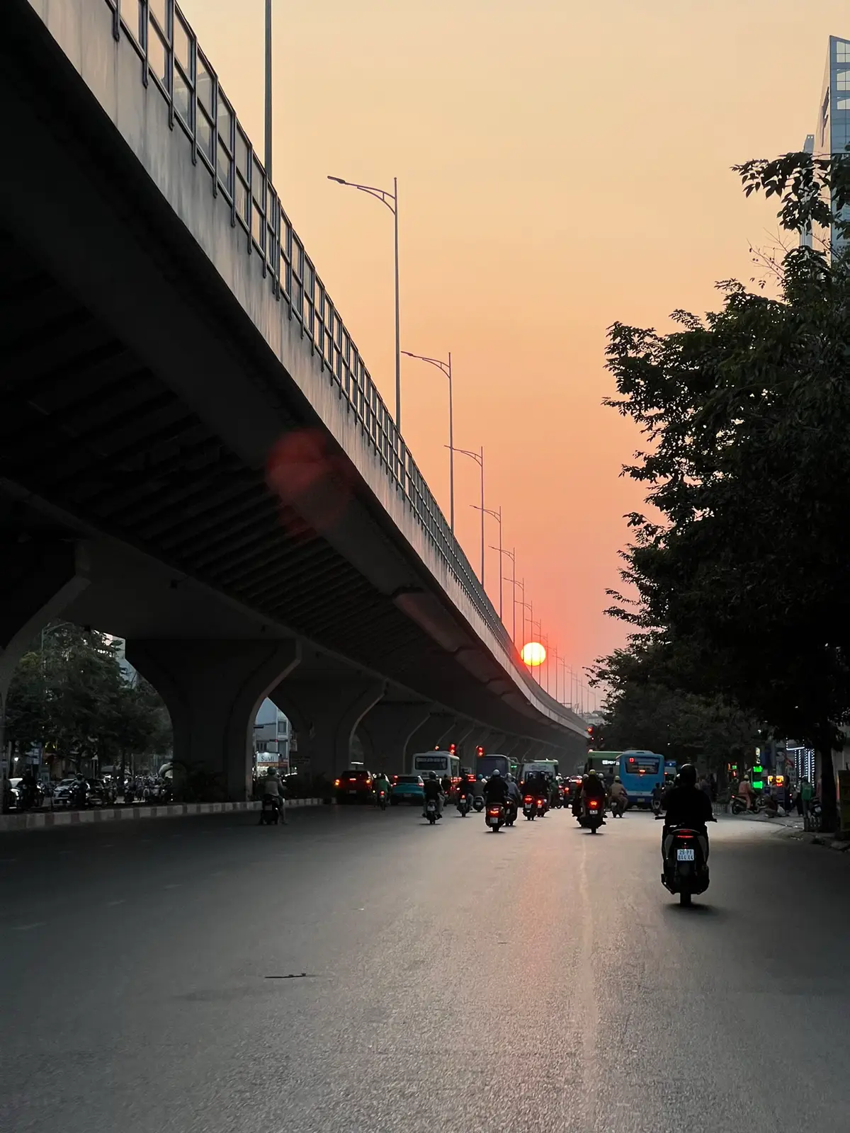 TikTok đã cho phép bình luận bằng hình ảnh. Hãy cho mình thấy ảnh hoàng hôn của các bạn đi..🥰🥰 #langthanghanoi #hoanghon #hanoi #xh #xuhuongtiktok 