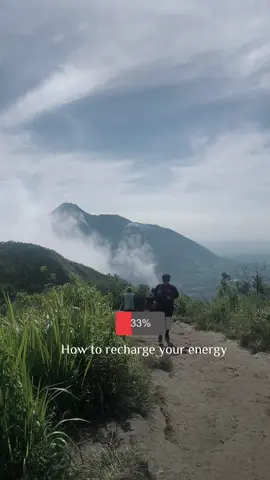 Recharge dulu ga sih #mtandong #gunungandong #andongviapendem #trailrun #CapCut 