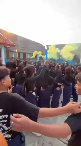 see you again🥹#perpisahansekolah #sayangkaliansemua #fypage #foryou #fyppppppppppppppppppppppp #berandatiktok #xybca #semogafyp #fyp #bismillahfyp #fypシ゚ #fyppp 